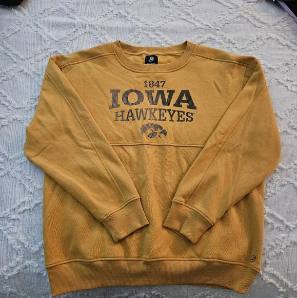 Authentic Original Vintage Style Sweaters - Iowa Hawkeyes Large Yellow Pullover